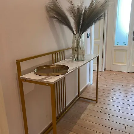 Nicole 20 * Менаджо